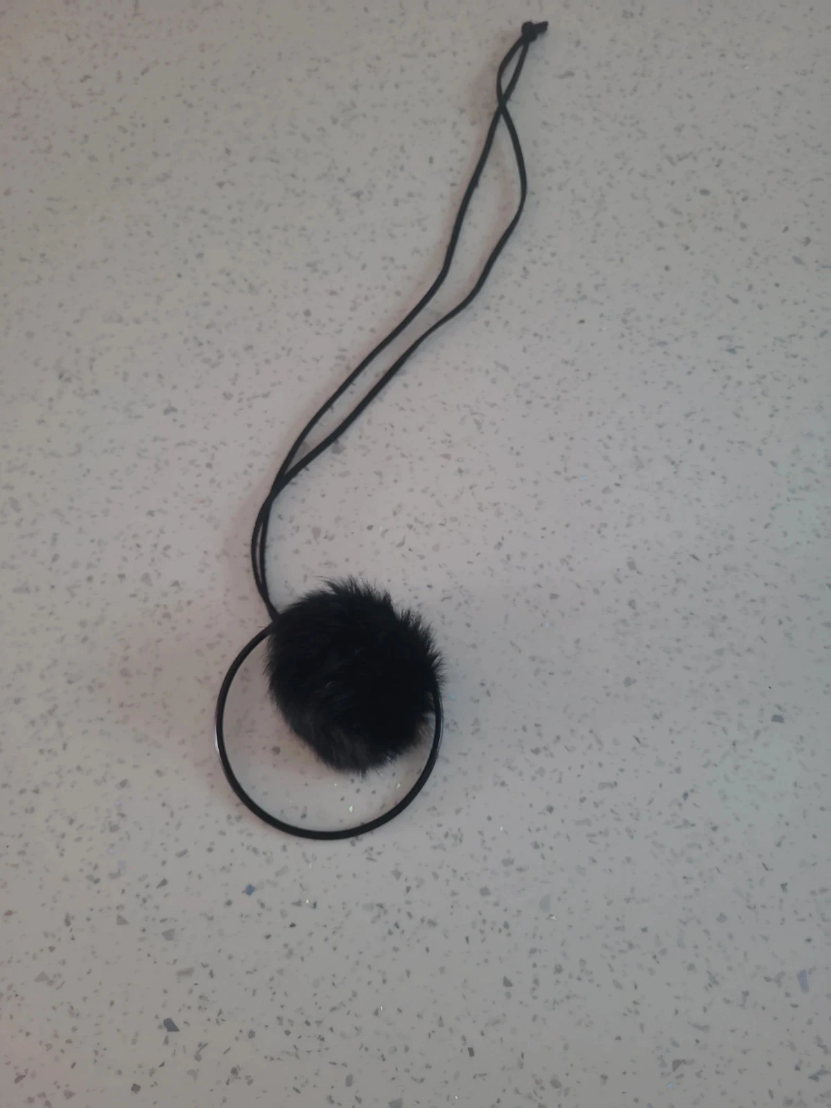 Collar con pompones negro – photo 3